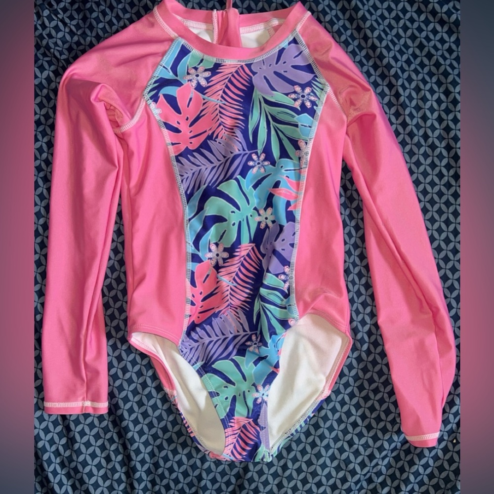 Girls swimsuit size 10/12. Like new. Used only for vacation